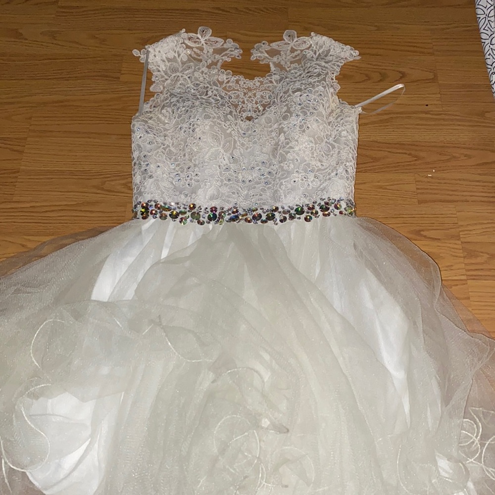 Only worn once great for fancy parties!